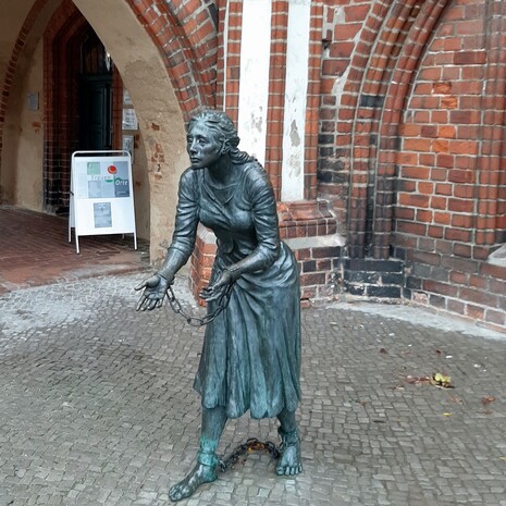 Grete-Minde-Statue in Tangermünde